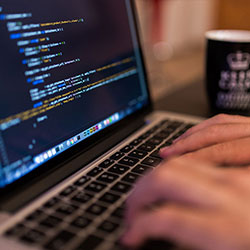 【站在看台上】世界杯一战中，中场休息回来之后不久，复盘时才意识到问题